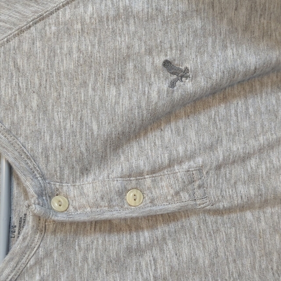 American Eagle Heathered Gray Quarter Button Legend T Large - Picture 3 of 5